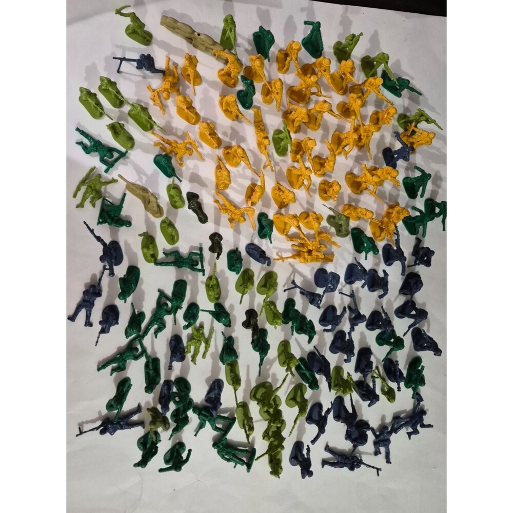 Plastic Soldiers Lot of 146pc Variety Of Colors